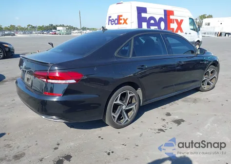 2020 Volkswagen Passat 2.0T R-Line z USA, uszkodzony, nr VIN 1VWMA7A32LC024011
